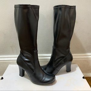 So║heeled boots